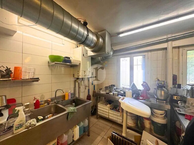 Retail in Lille for lease - Interior Photo - Image 2 of 6