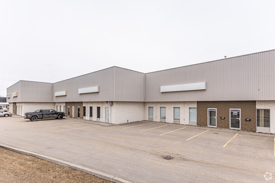 4516 81st Ave NW, Edmonton, AB for lease - Primary Photo - Image 1 of 4