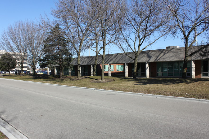 85-95 Revere Dr, Northbrook, IL for lease - Building Photo - Image 3 of 4