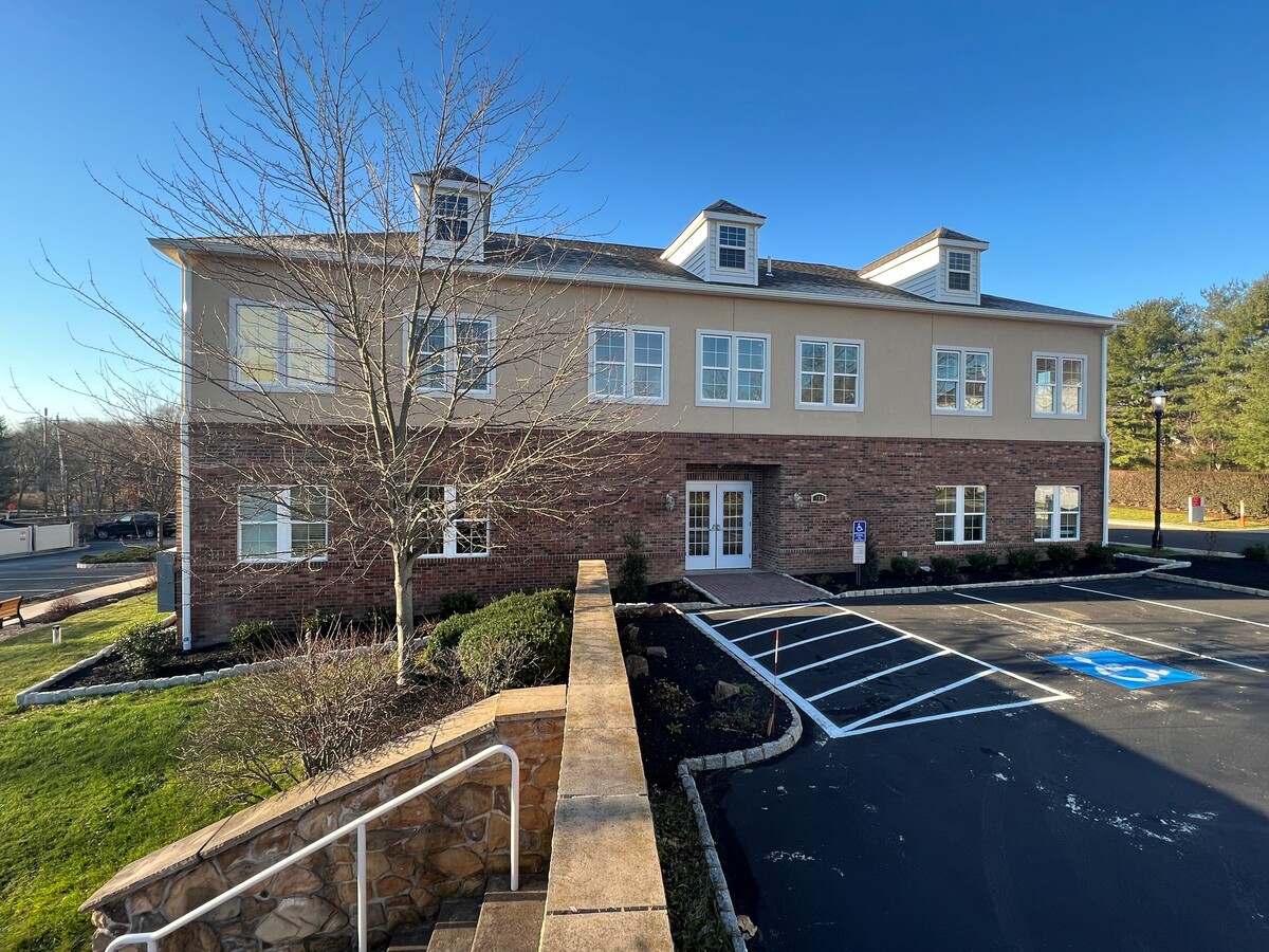 100 Lantern, Doylestown, PA 18901