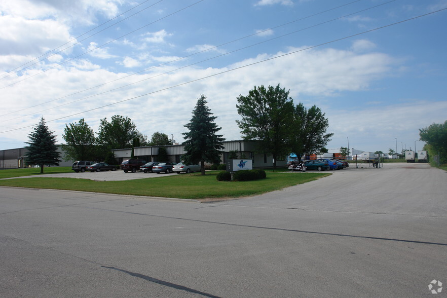 1135 Contract Dr, Green Bay, WI for lease - Building Photo - Image 3 of 4