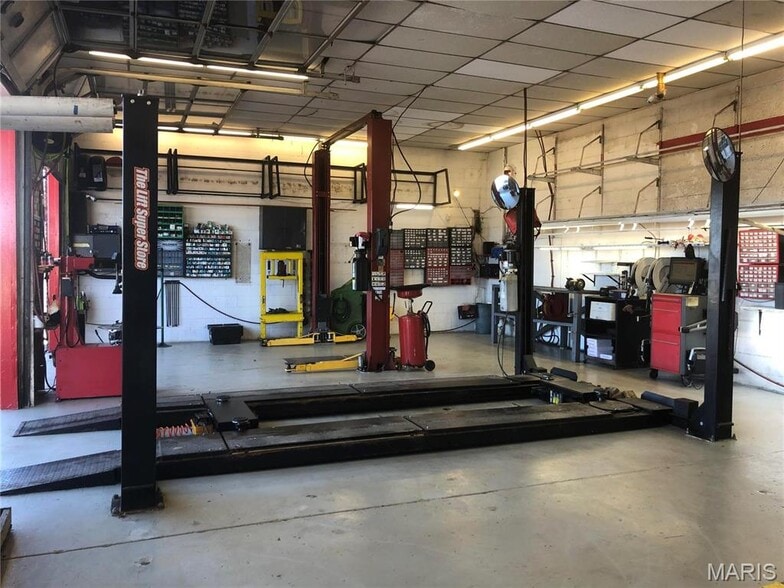 3949 Veterans Memorial Pky, Saint Peters, MO for sale - Building Photo - Image 3 of 4