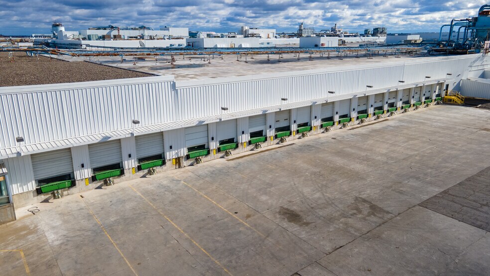 6821 E County 1100 Rd N, Mattoon, IL for lease - Building Photo - Image 2 of 6