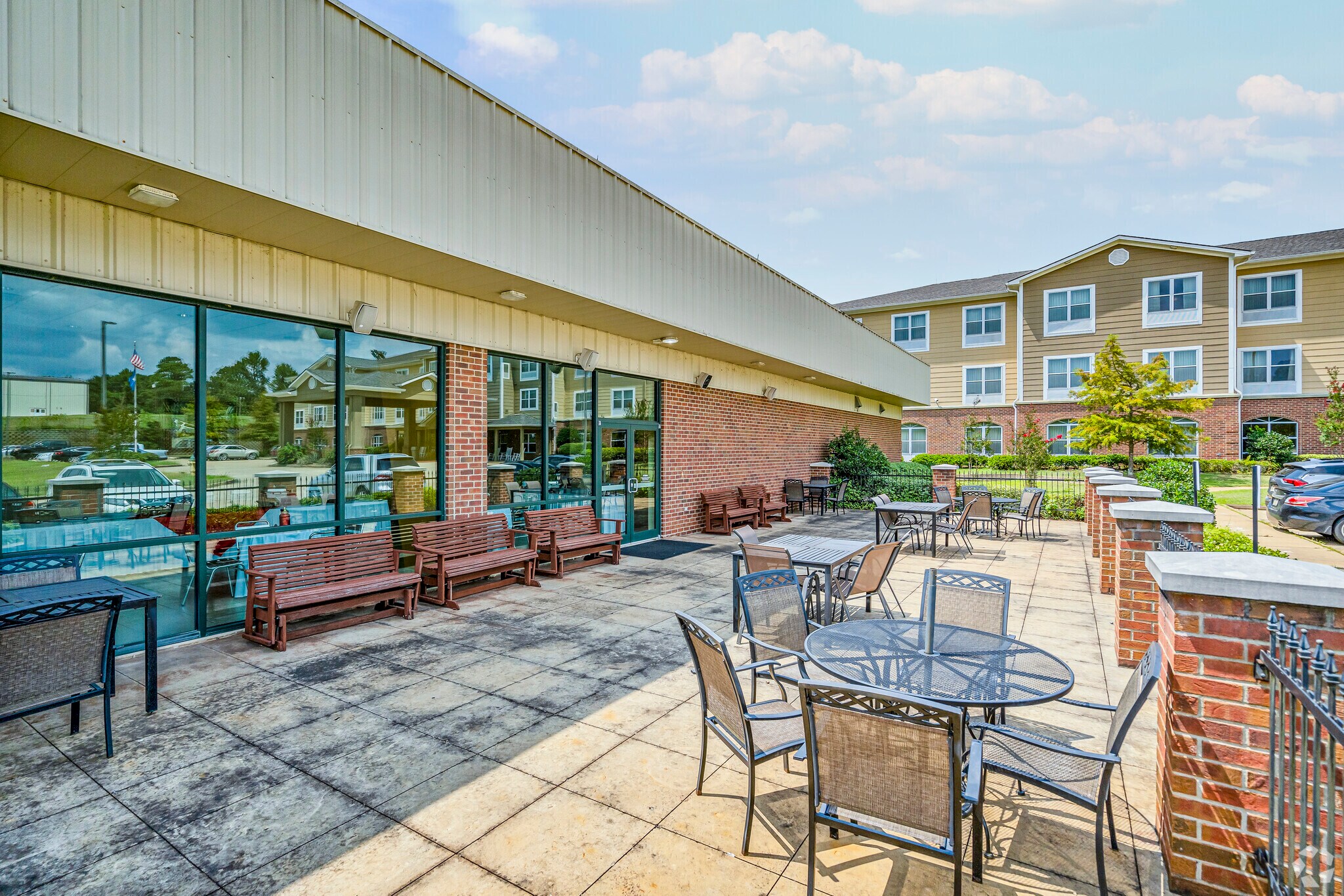 2727 Monroe Hwy 165, Pineville, LA 71360 Country Inn & Suites