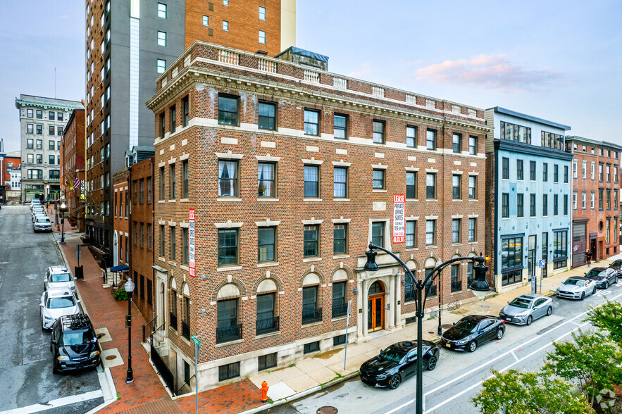 326 St Paul Pl, Baltimore, MD for sale - Building Photo - Image 1 of 1