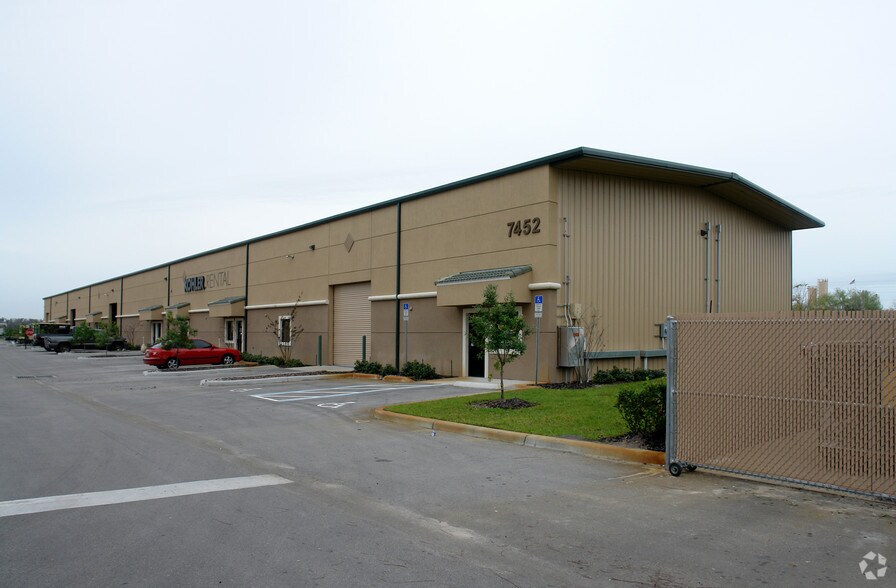 7452 Narcoossee Rd, Orlando, FL 32822