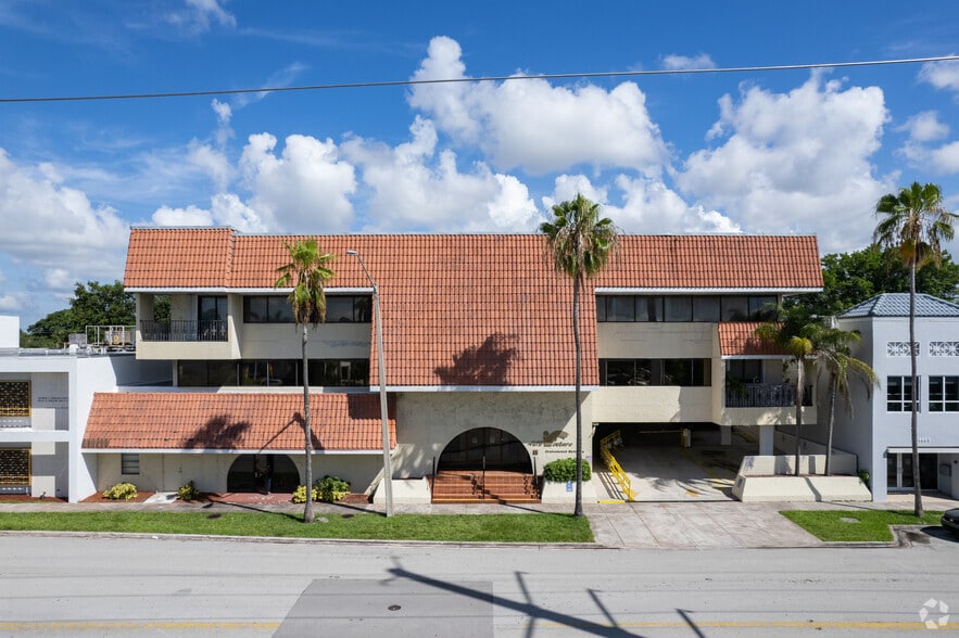 4675 Ponce de Leon Blvd, Coral Gables, FL for lease - Building Photo - Image 1 of 26