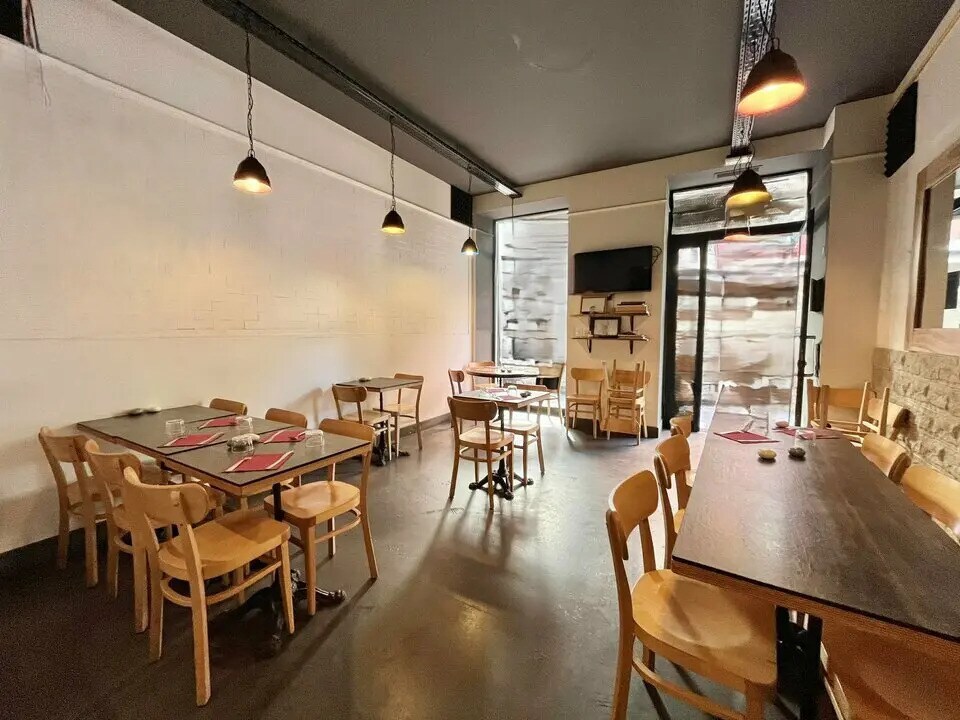 Retail in Nice for sale Interior Photo- Image 1 of 5