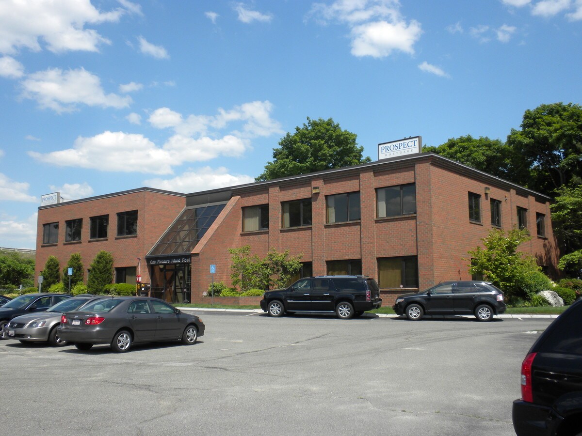 1 Pleasure Island Rd, Wakefield, MA 01880