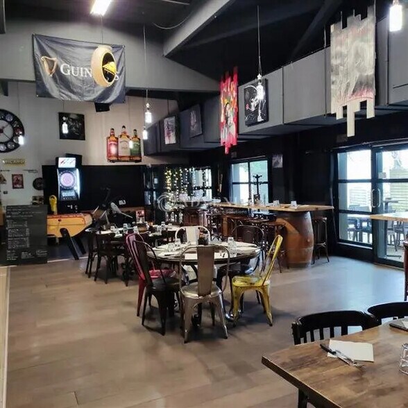 Retail in Carquefou for sale - Building Photo - Image 3 of 5