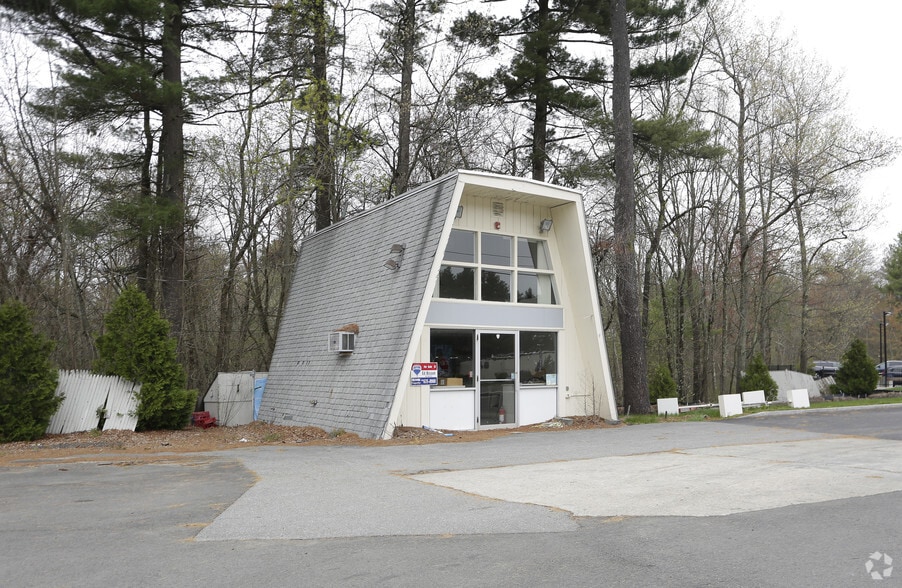 135 Bridge St, Pelham, NH 03076