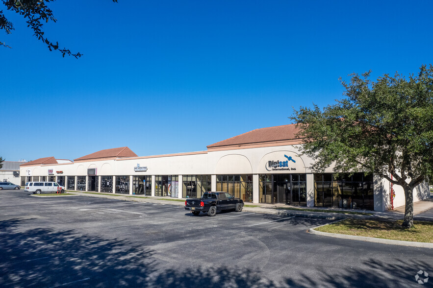 4175 W New Haven Ave, Melbourne, FL for lease - Building Photo - Image 3 of 6