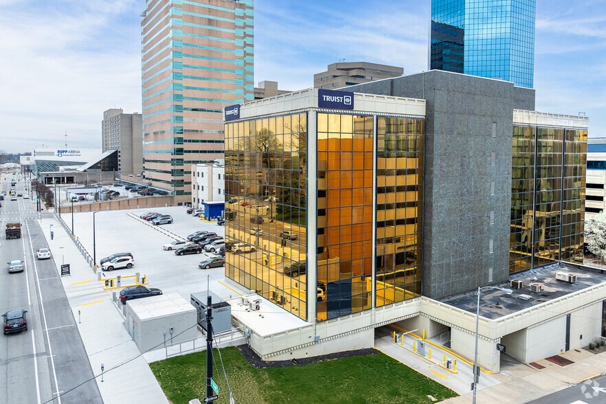 200 W Vine St, Lexington, KY for lease - Primary Photo - Image 1 of 15