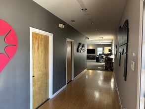 500 W 38th St, Austin, TX for lease Interior Photo- Image 2 of 10