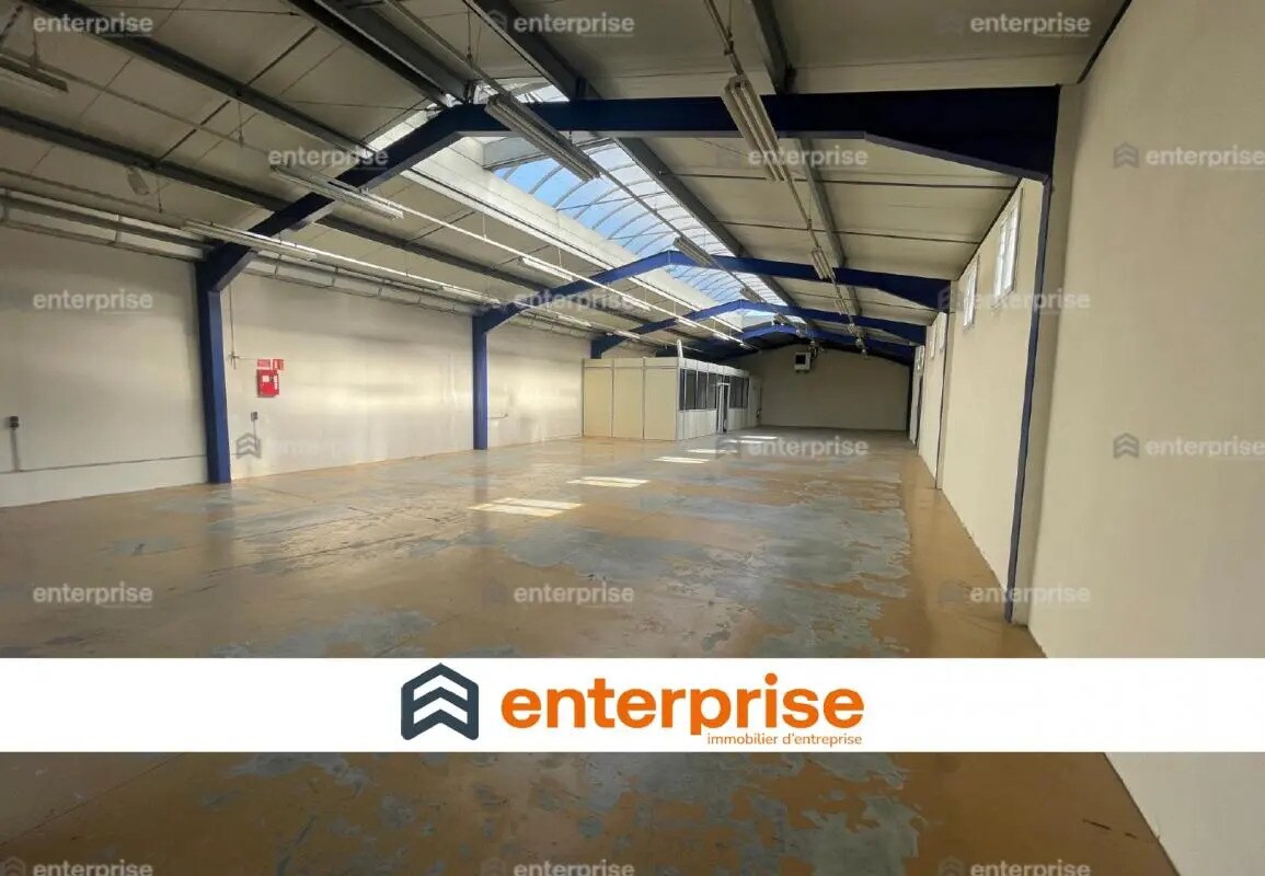 Retail in Saint-Quentin for lease Interior Photo- Image 1 of 6