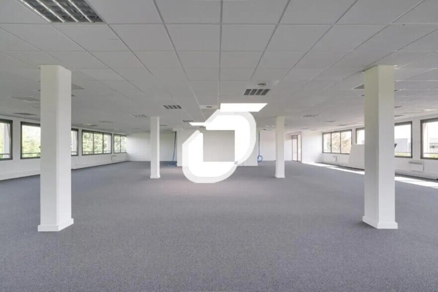 Office in Montévrain for lease - Interior Photo - Image 3 of 12