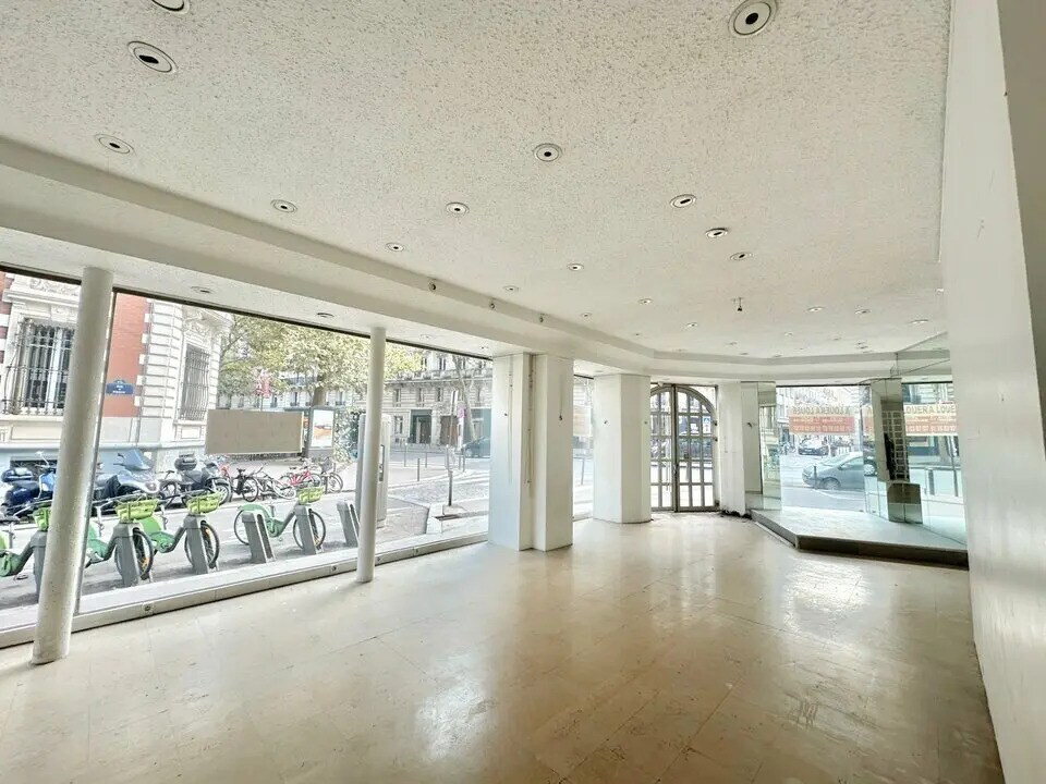Location Commerce 65 m² - Photo 1
