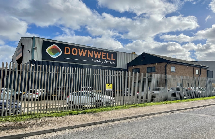 Oliver Close, Grays for lease - Primary Photo - Image 1 of 3