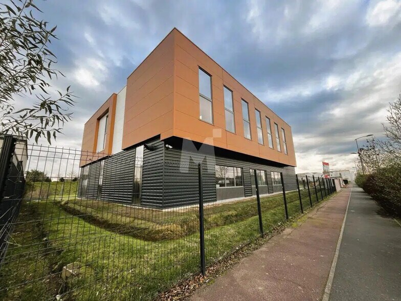 Flex in Bondoufle for sale - Building Photo - Image 1 of 9