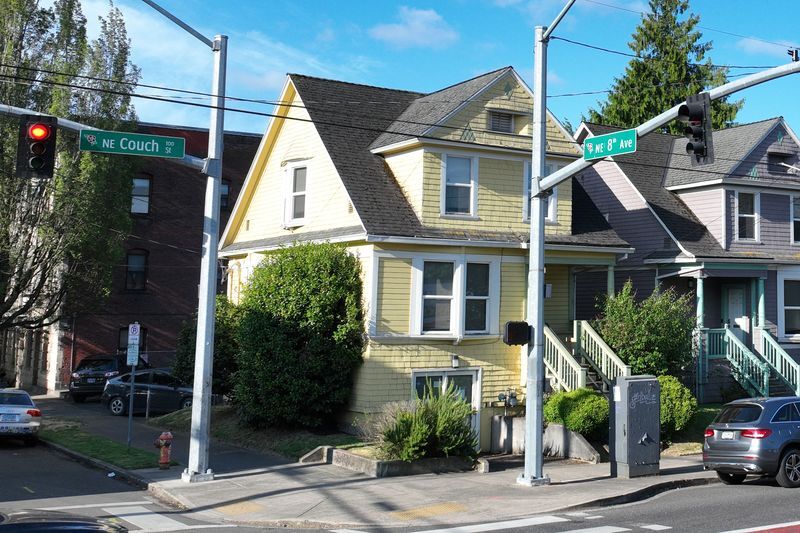 736 NE Couch St, Portland, OR for sale - Primary Photo - Image 1 of 10