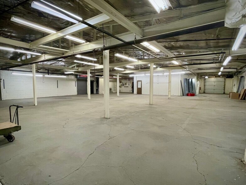 21 Squires St, Cortland, NY for lease - Interior Photo - Image 1 of 33