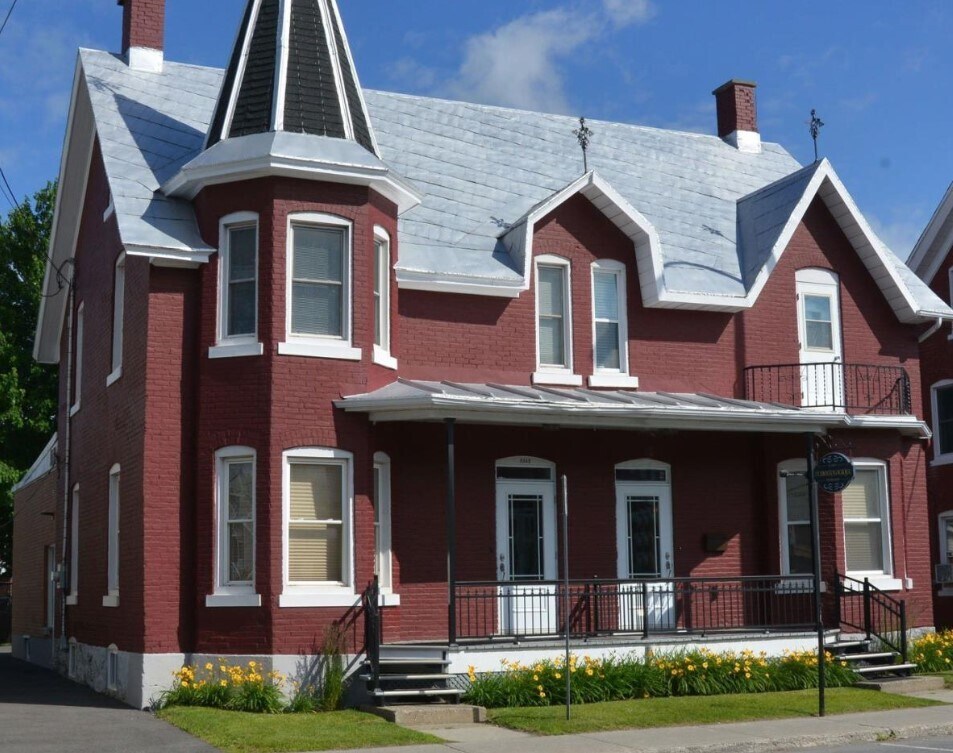 2356-2362 Rue Dessaulles, Saint-hyacinthe, QC for lease Primary Photo- Image 1 of 2