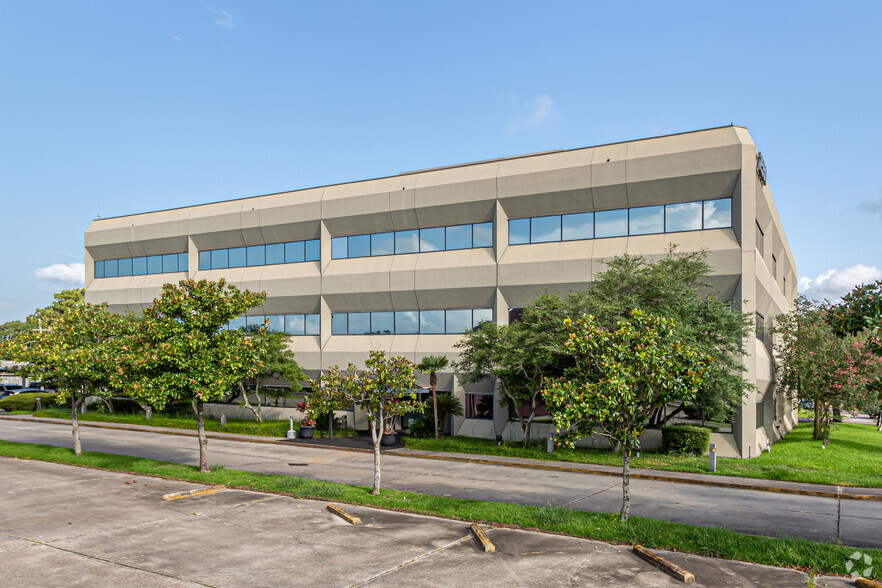 2550 Belle Chasse Hwy, Gretna, LA for lease - Primary Photo - Image 1 of 3