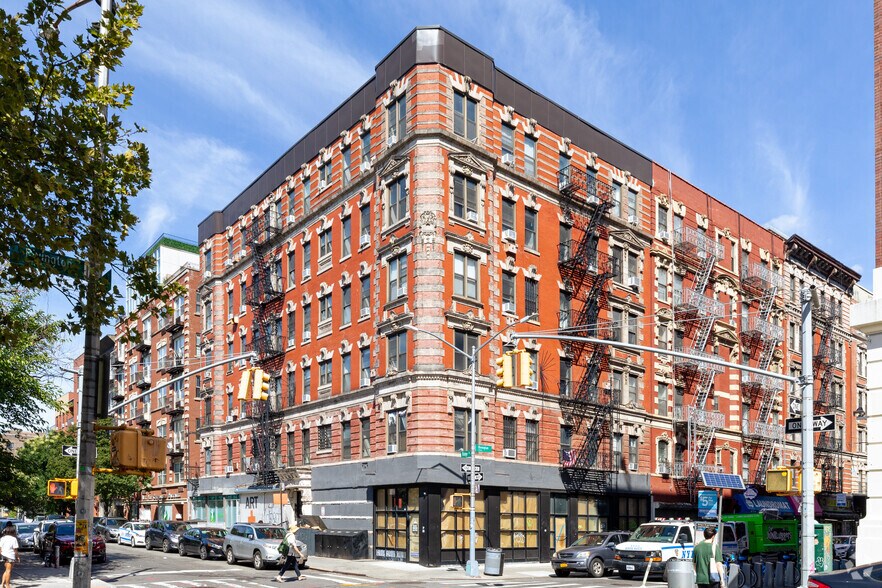 198 Rivington St, New York, NY for lease - Primary Photo - Image 1 of 5
