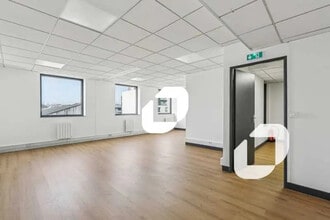 51-55 Rue Hoche, Ivry-sur-Seine for lease Interior Photo- Image 2 of 2