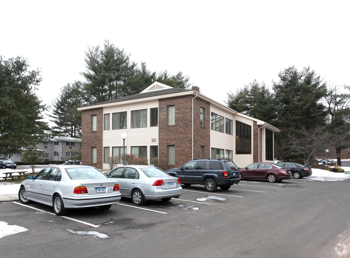 3 Regency Dr, Bloomfield, CT 06002