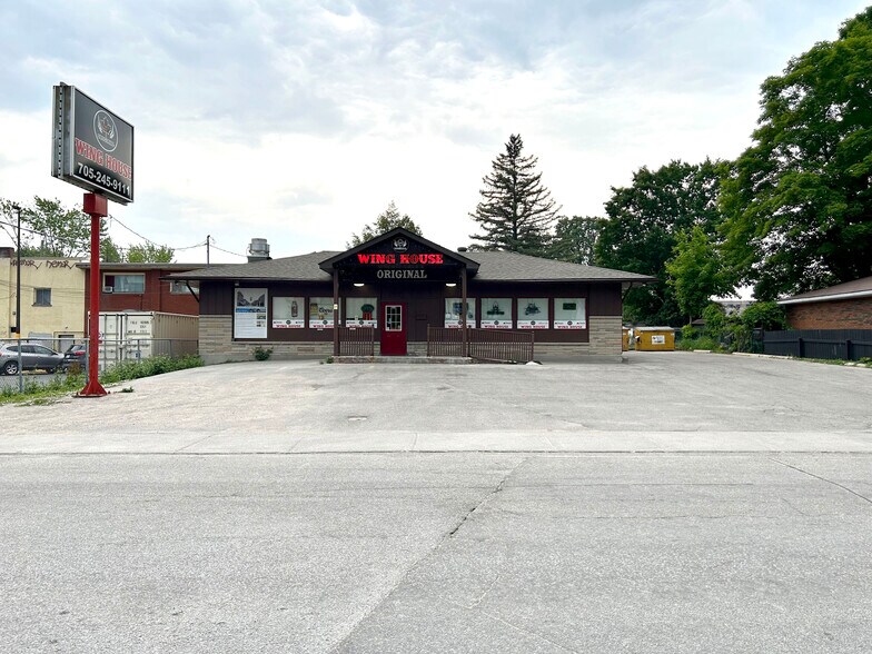 356 Eighth St, Midland, ON for sale - Primary Photo - Image 1 of 1