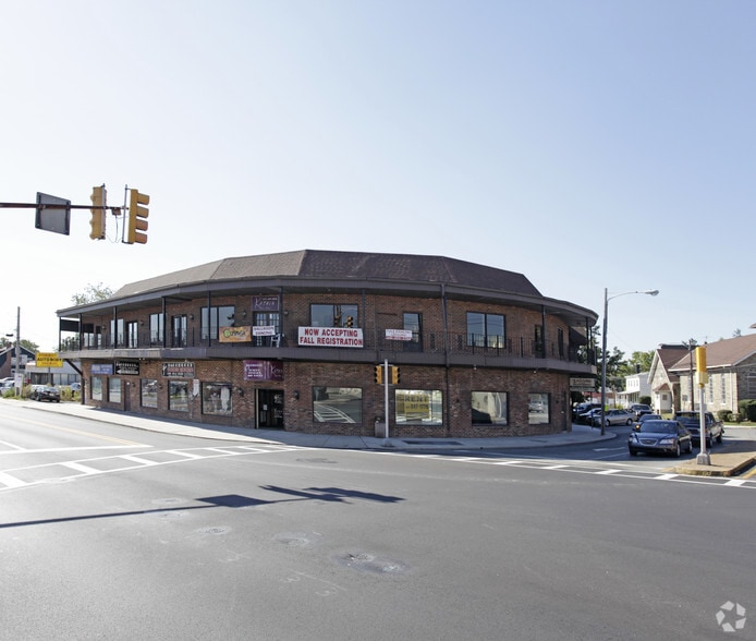 Morton Village Mall portfolio of 2 properties for sale on LoopNet.com - Primary Photo - Image 2 of 2