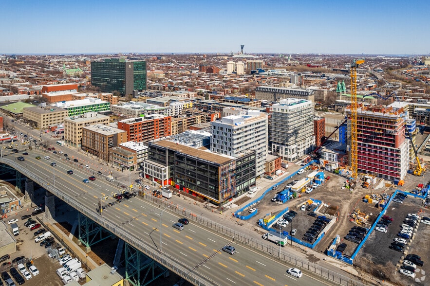 2102-2118 Rue Sainte-Catherine E, Montréal, QC for lease - Aerial - Image 2 of 2