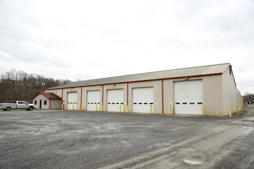 731 Lazzelle Union Rd, Maidsville, WV 26541