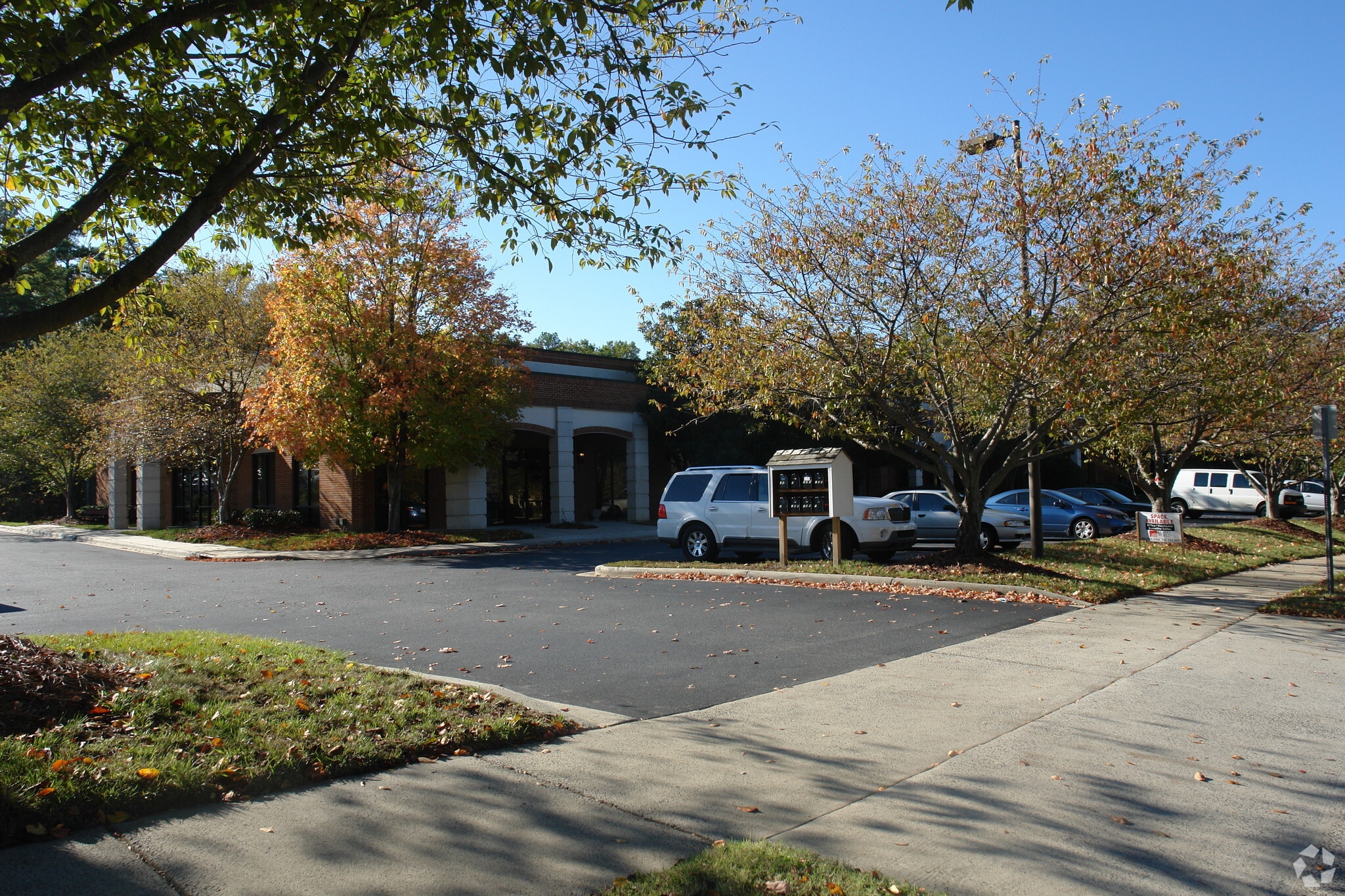 2400 Crownpoint Executive Dr, Charlotte, NC for lease Primary Photo- Image 1 of 16