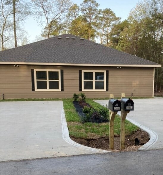 8 Duplexes portfolio of 8 properties for sale on LoopNet.com - Building Photo - Image 2 of 22