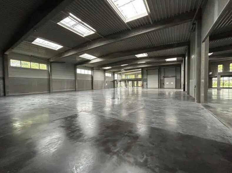 Retail in Saint-André-lez-Lille for lease - Interior Photo - Image 2 of 5