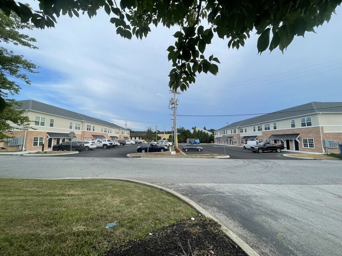 21 S Northern Way, East York, PA 17402