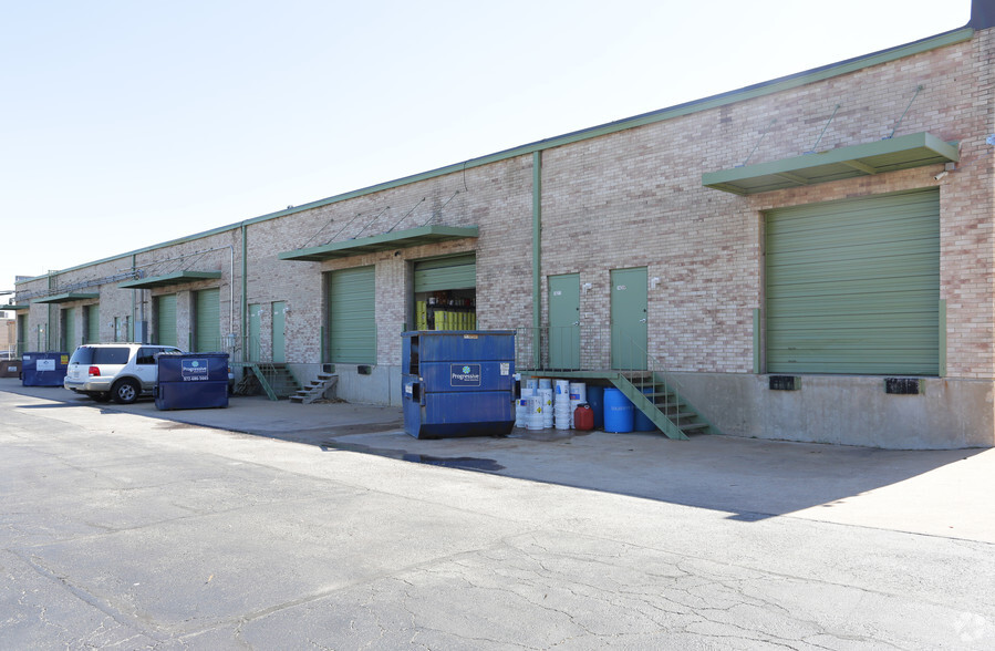 14209-14223 Proton Rd, Farmers Branch, TX for lease - Building Photo - Image 2 of 3