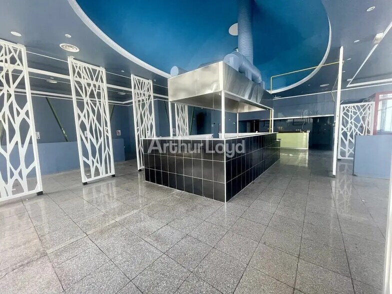 Retail in Reims for lease - Interior Photo - Image 3 of 7