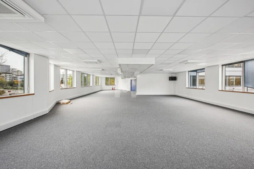Office in Massy for lease - Interior Photo - Image 2 of 8