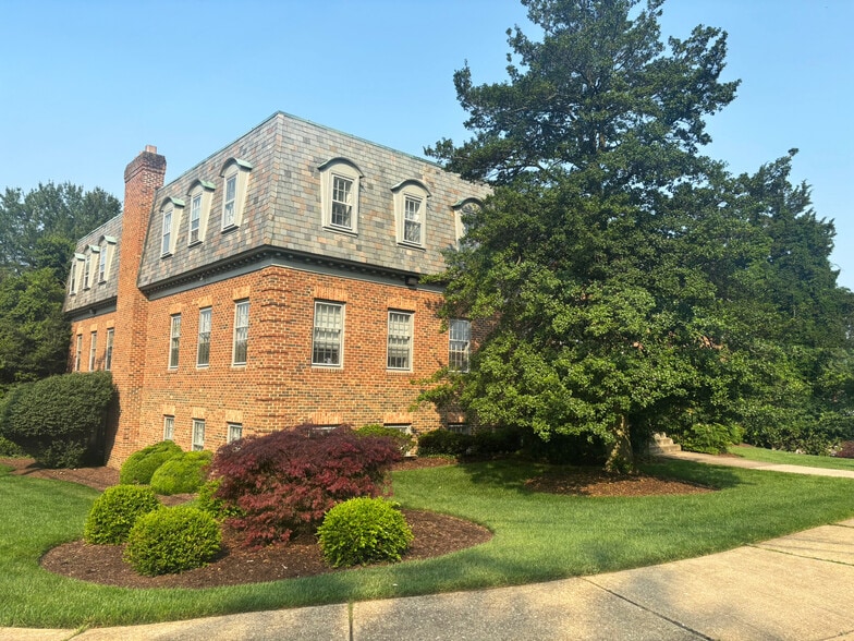 410 Pine St SE, Vienna, VA for sale - Building Photo - Image 2 of 45