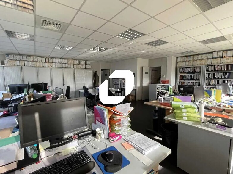 Office in Bordeaux for lease - Interior Photo - Image 3 of 7