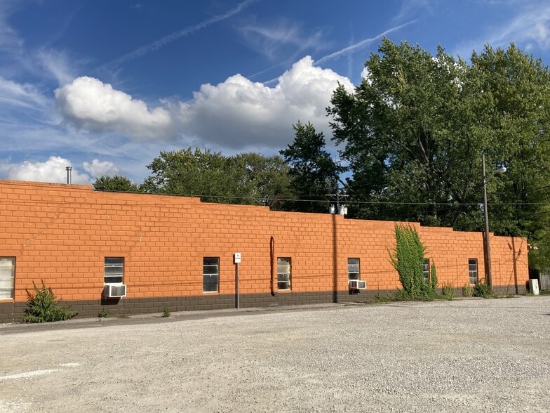 65 E Pierce St, Whitestown, IN for lease - Building Photo - Image 2 of 12