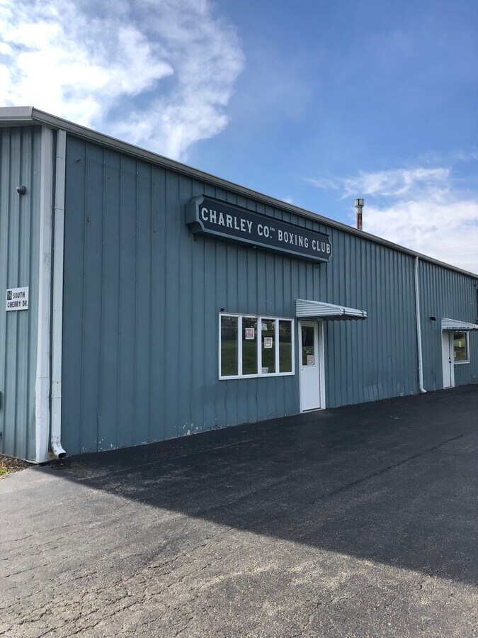 16 S Cherry Dr, Oswego, IL 60543