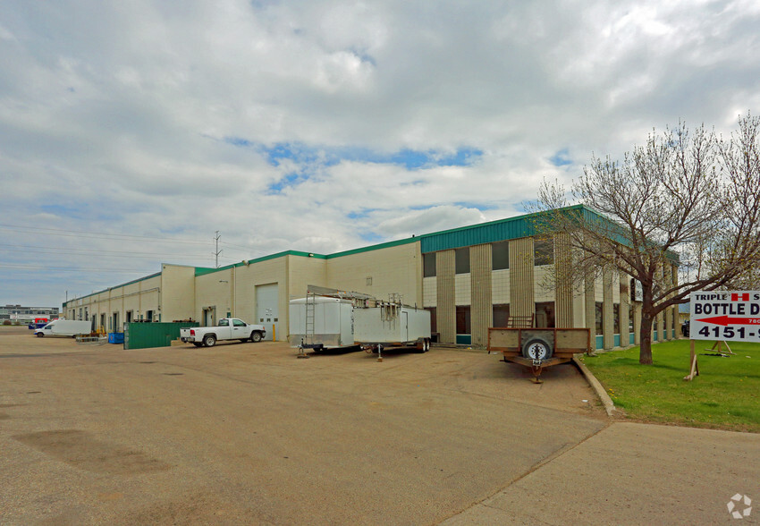 4133-4161 98th St NW, Edmonton, AB for lease - Building Photo - Image 3 of 9