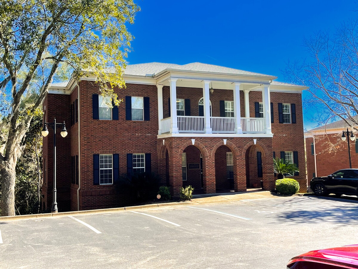 1319 Thomaswood Dr, Tallahassee, FL 32308