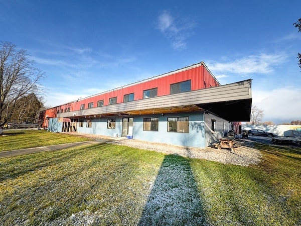 823 Ferry Rd, Charlotte, VT for sale - Building Photo - Image 1 of 8