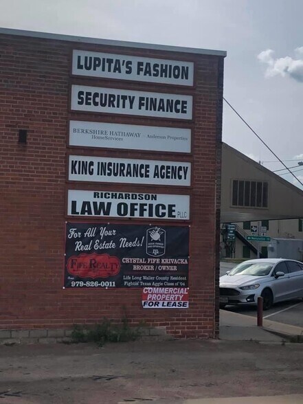 1027-1047 Austin St, Hempstead, TX for sale - Building Photo - Image 1 of 1