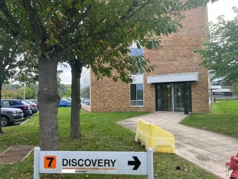 Office in Saint-Aubin for lease - Building Photo - Image 2 of 13